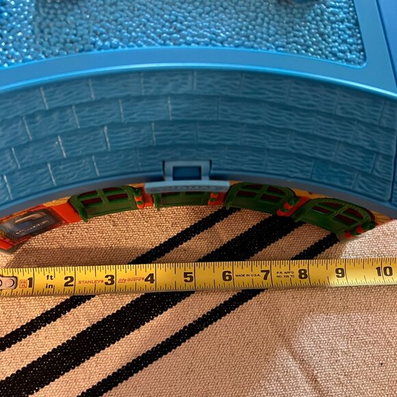 Thomas the Train & Friends Take Along Play Roundhouse Station Portable Toy 2002 - Picture 7 of 8